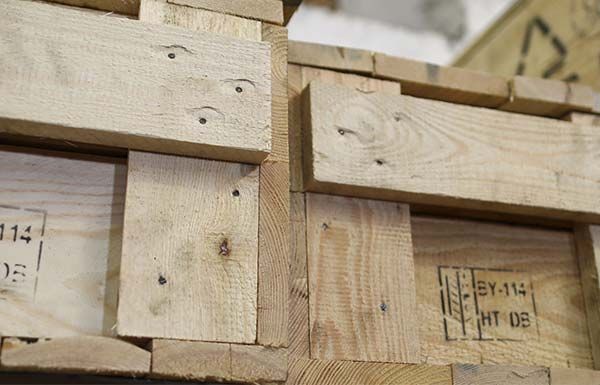Variedad de cajas en madera